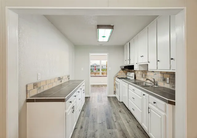Photo 4 of Single family home for sale at 417 Marengo St, Cleburne, TX 76033 | MLS# 21299243 | Listing updated on 2026-08-22