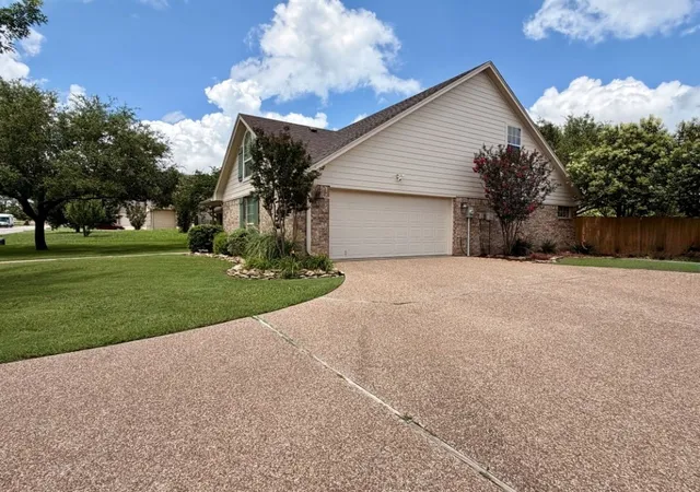 Homes for sale in Robinson, TX | 395 Hawkins, Robinson, TX 76706 | MLS# 21300958