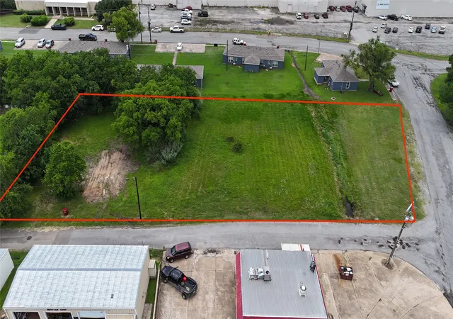 Photo 2 of Land for sale at 808 E Third St, Bonham, TX 75418 | MLS# 21300990 | Listing updated on 2026-09-25