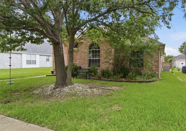 Homes for sale in Mesquite, TX | 911 Sumner Dr, Mesquite, TX 75149 | MLS# 21301030