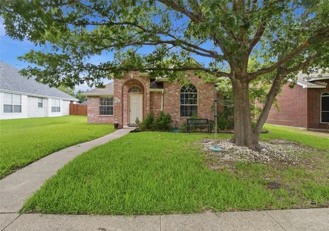 Homes for sale in Mesquite, TX | 911 Sumner Dr, Mesquite, TX 75149 | MLS# 21301030