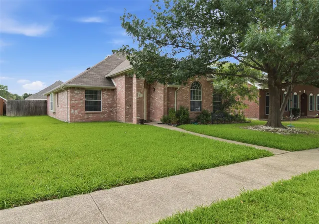 Homes for sale in Mesquite, TX | 911 Sumner Dr, Mesquite, TX 75149 | MLS# 21301030