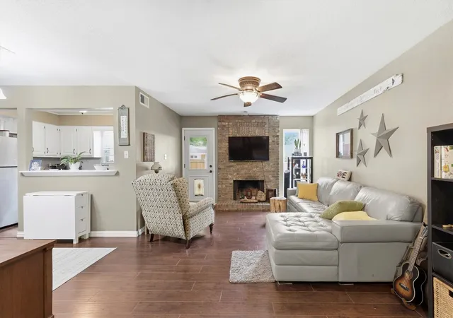Photo 2 of Townhouse for sale at 246 Mccarley Pl, Mc Kinney, TX 75071 | MLS# 21298966 | Listing updated on 2026-08-25