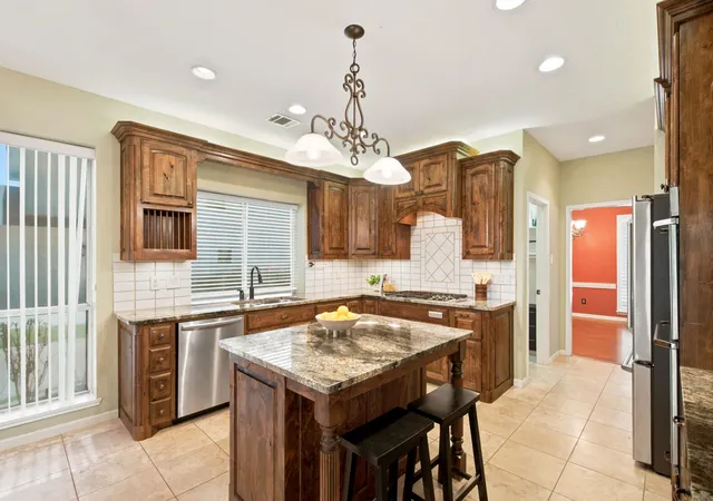 4th image of 905 Silverthorne Trl, Lewisville, TX 75077 | MLS# 21300285
