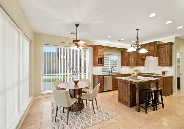 5th image of 905 Silverthorne Trl, Lewisville, TX 75077 | MLS# 21300285