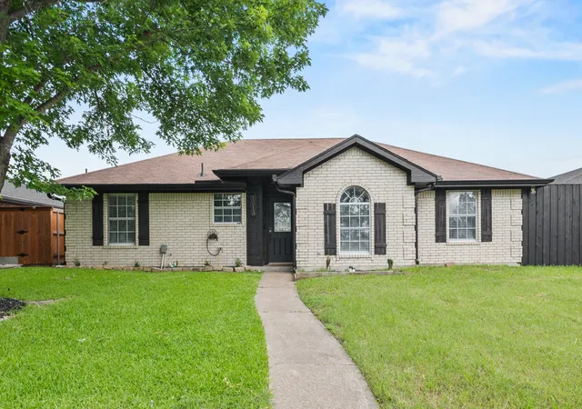 Photo 1 of Single family home for sale at 1313 Crosscreek Ln, Seagoville, TX 75159 | MLS# 21301045 | Listing updated on 2026-08-22