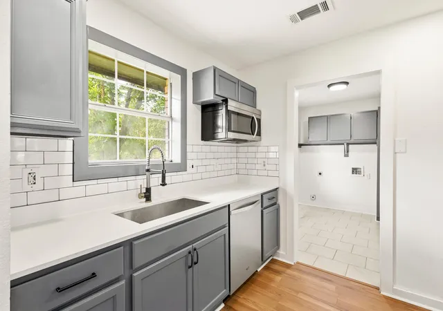 Photo 4 of Single family home for sale at 1313 Crosscreek Ln, Seagoville, TX 75159 | MLS# 21301045 | Listing updated on 2026-08-22