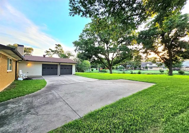 Homes for sale in Richardson, TX | 1929 Deep Valley Dr, Richardson, TX 75080 | MLS# 21299965