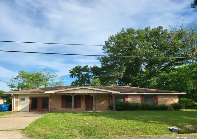 Photo 1 of Single family home for sale at 345 Warriner St, Shreveport, LA 71107 | MLS# 21300581 | Listing updated on 2026-08-22