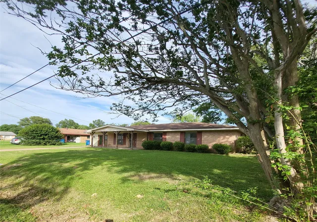 Photo 2 of Single family home for sale at 345 Warriner St, Shreveport, LA 71107 | MLS# 21300581 | Listing updated on 2026-08-22