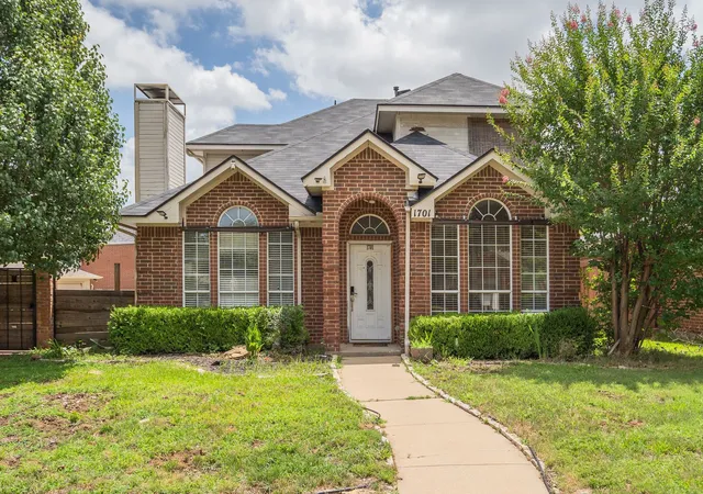 Photo 1 of Single family home for sale at 1701 Creekway Dr, Lewisville, TX 75067 | MLS# 21291490 | Listing updated on 2026-08-25