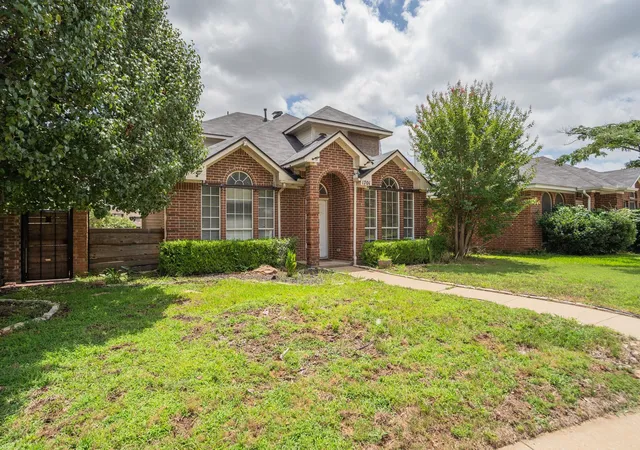 Photo 2 of Single family home for sale at 1701 Creekway Dr, Lewisville, TX 75067 | MLS# 21291490 | Listing updated on 2026-08-25