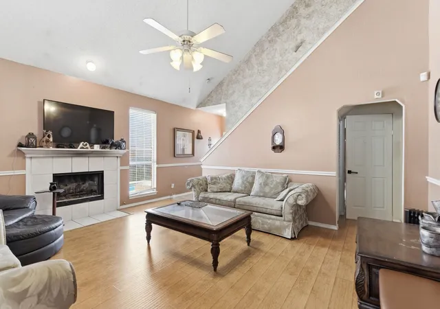 Photo 4 of Single family home for sale at 1701 Creekway Dr, Lewisville, TX 75067 | MLS# 21291490 | Listing updated on 2026-08-25