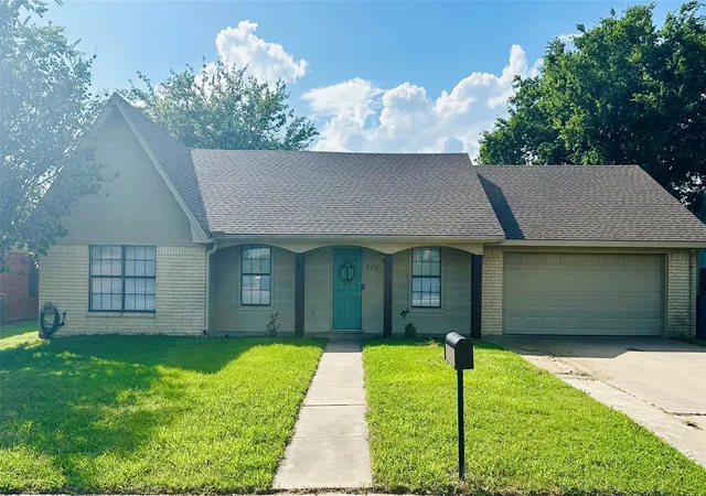 Photo 2 of Single family home for sale at 806 Crestline Dr, Mexia, TX 76667 | MLS# 21301092 | Listing updated on 2026-08-22