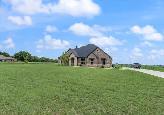 Homes for sale in Palmer, TX | 1821 E Campus Rd, Palmer, TX 75152 | MLS# 21300495