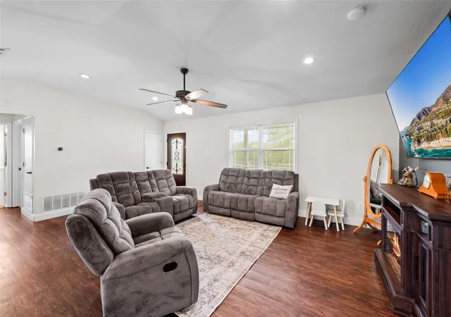 5th image of 821 County Road 3245, Quitman, TX 75783 | MLS# 21301147