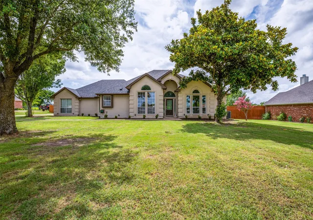 Homes for sale in Waxahachie, TX | 1320 E Highland Rd, Waxahachie, TX 75167 | MLS# 21282401