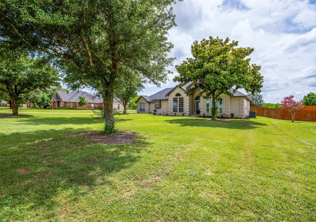 Homes for sale in Waxahachie, TX | 1320 E Highland Rd, Waxahachie, TX 75167 | MLS# 21282401