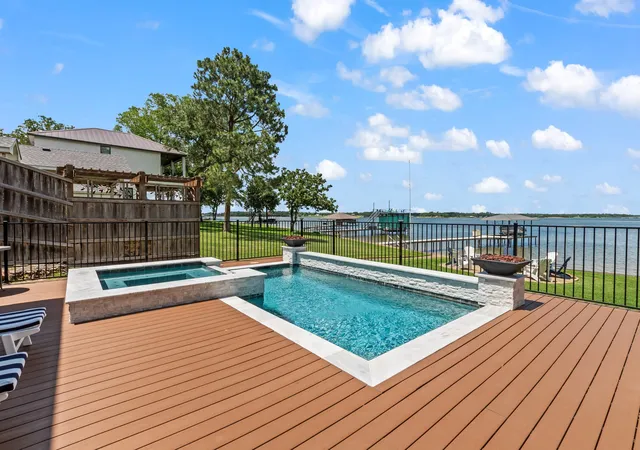 Photo 2 of Sale Pending at 229 N Beverly Dr, Malakoff, TX 75148 | MLS# 21299542 | Listing updated on 2026-10-03
