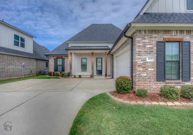 Photo 3 of Single family home for sale at 605 Meridian Wy, Benton, LA 71006 | MLS# 21300013 | Listing updated on 2026-08-30