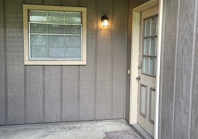 3rd image of 1402 S Carrier Pkwy, Grand Prairie, TX 75051