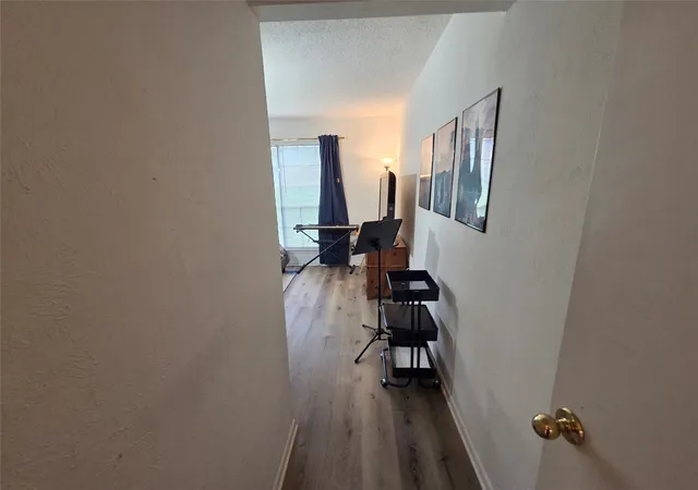 5th image of 1402 S Carrier Pkwy, Grand Prairie, TX 75051