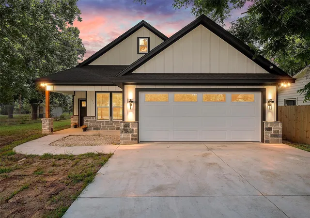 Photo 1 of Single family home for sale at 1701 Egan Ln, Waco, TX 76705 | MLS# 21301165 | Listing updated on 2026-08-22