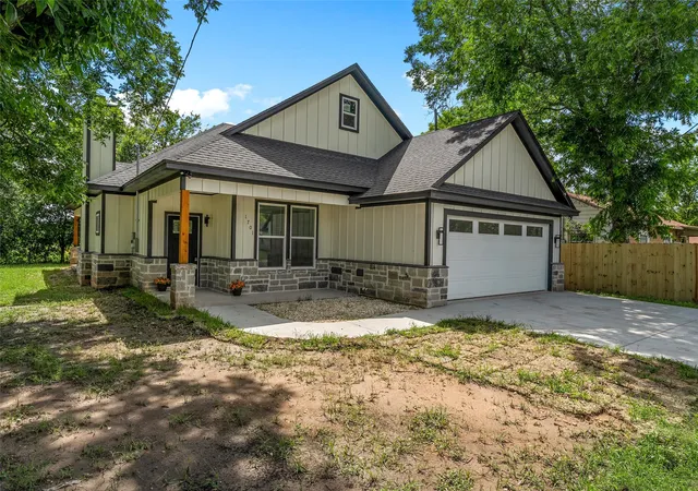 Photo 2 of Single family home for sale at 1701 Egan Ln, Waco, TX 76705 | MLS# 21301165 | Listing updated on 2026-08-22