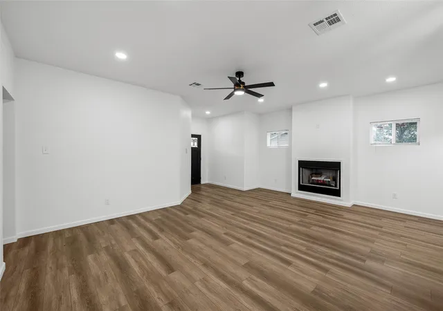 Photo 4 of Single family home for sale at 1701 Egan Ln, Waco, TX 76705 | MLS# 21301165 | Listing updated on 2026-08-22
