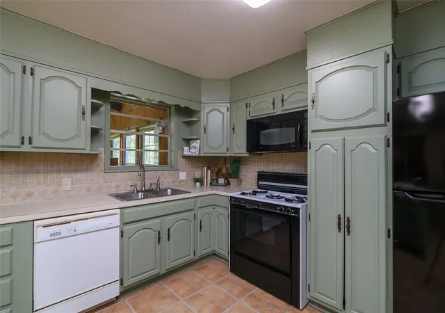 Photo 3 of Single family home for sale at 802 Caddo Lease, Mooringsport, LA 71060 | MLS# 20970668 | Listing updated on 2026-10-02