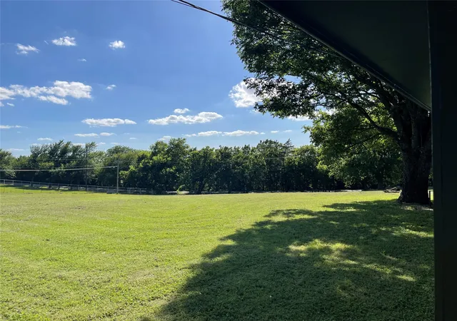 Photo 2 of Single family home for sale at 52 Quail Run Rd, Sherman, TX 75090 | MLS# 21301194 | Listing updated on 2026-07-20