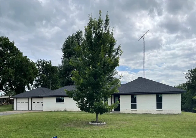 Photo 4 of Single family home for sale at 52 Quail Run Rd, Sherman, TX 75090 | MLS# 21301194 | Listing updated on 2026-07-20