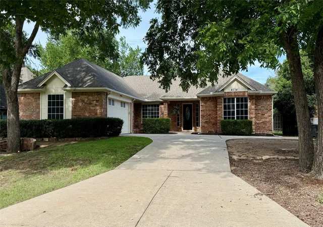 Homes for sale in Flower Mound, TX | 4714 Youpon St, Flower Mound, TX 75028 | MLS# 21301184