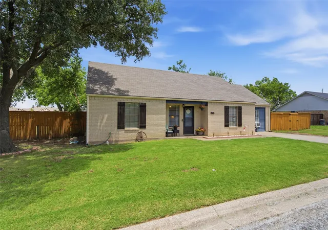 Photo 2 of Single family home for sale at 217 N Laramie Cir, Pilot Point, TX 76258 | MLS# 21296831 | Listing updated on 2026-08-26
