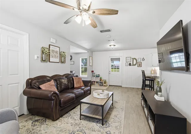 Photo 3 of Single family home for sale at 217 N Laramie Cir, Pilot Point, TX 76258 | MLS# 21296831 | Listing updated on 2026-08-26