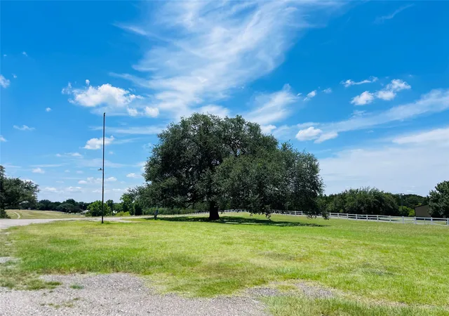 Homes for sale in Whitney, TX | 125 Patriot Dr, Whitney, TX 76692 | MLS# 21299373