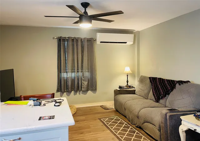 Photo 3 of Single family home for sale at 125 Patriot Dr, Whitney, TX 76692 | MLS# 21299373 | Listing updated on 2026-07-18