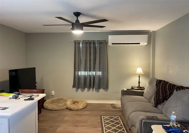 Photo 3 of Single family home for sale at 125 Patriot Dr, Whitney, TX 76692 | MLS# 21299373 | Listing updated on 2026-07-18
