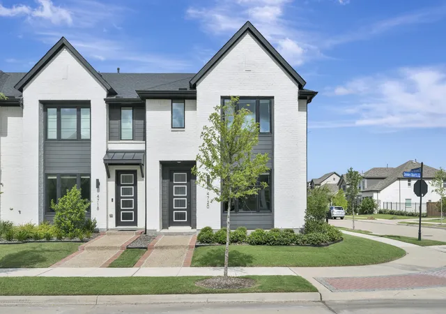 Photo 2 of Townhouse for sale at 4720 Smokey Quartz Lane, Arlington, TX 76005 | MLS# 21293193 | Listing updated on 2026-08-31