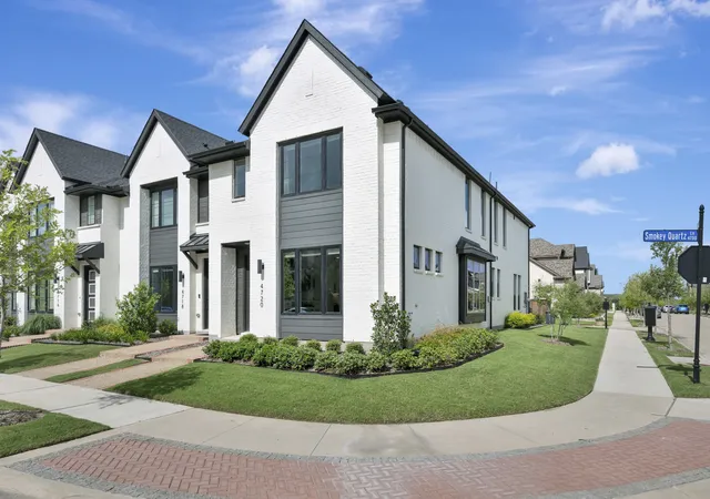 Photo 3 of Townhouse for sale at 4720 Smokey Quartz Lane, Arlington, TX 76005 | MLS# 21293193 | Listing updated on 2026-08-31