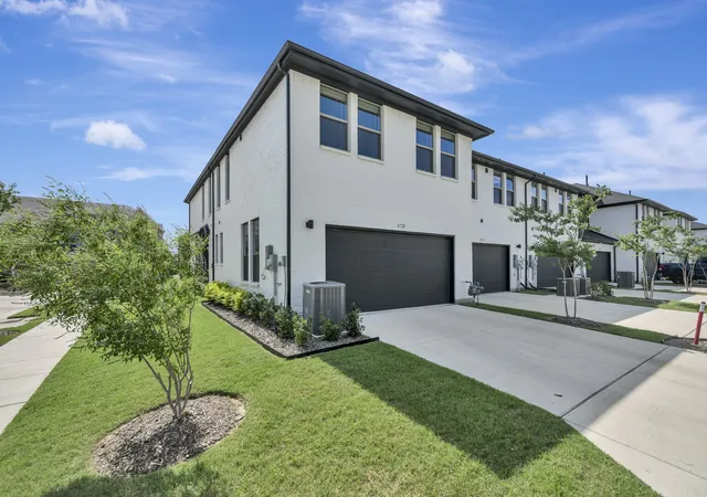 Photo 3 of Townhouse for sale at 4720 Smokey Quartz Lane, Arlington, TX 76005 | MLS# 21293193 | Listing updated on 2026-08-31