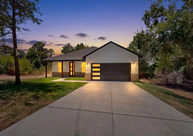 Photo 1 of Single family home for sale at 343 Schooner Rd, Gun Barrel City, TX 75156 | MLS# 21301077 | Listing updated on 2026-08-28