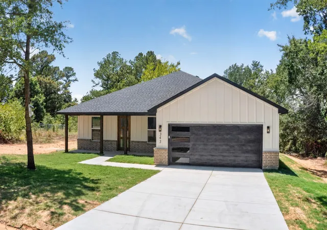 Photo 2 of Single family home for sale at 343 Schooner Rd, Gun Barrel City, TX 75156 | MLS# 21301077 | Listing updated on 2026-08-28
