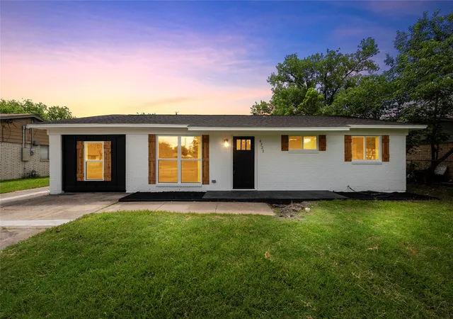 Homes for sale in Bellmead, TX | 4321 Greenbriar Dr, Bellmead, TX 76705 | MLS# 21300341