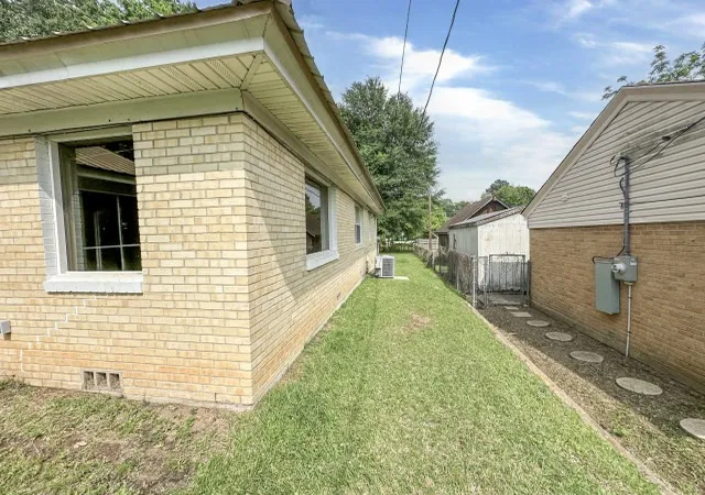 Photo 3 of Sale Pending at 2302 N Akin St, Texarkana, TX 75501 | MLS# 21301213 | Listing updated on 2026-08-31