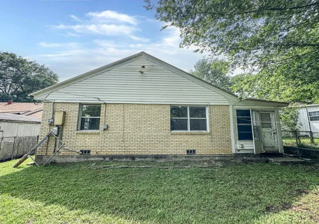 Photo 3 of Sale Pending at 2302 N Akin St, Texarkana, TX 75501 | MLS# 21301213 | Listing updated on 2026-08-31