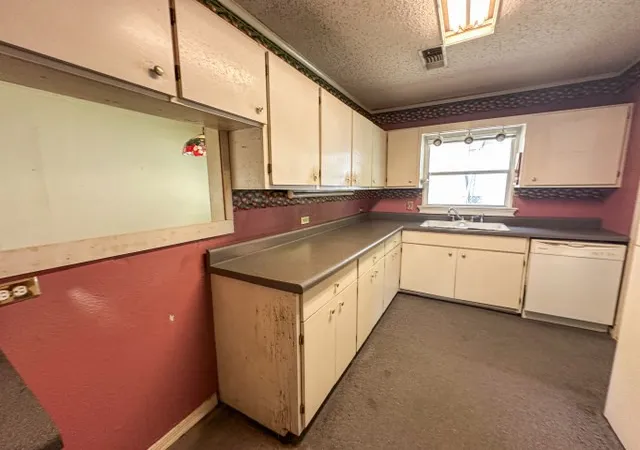 Photo 4 of Sale Pending at 2302 N Akin St, Texarkana, TX 75501 | MLS# 21301213 | Listing updated on 2026-08-31
