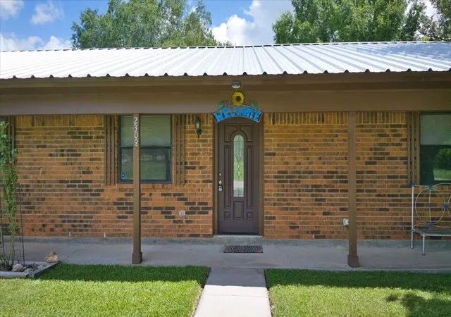 Homes for sale in San Saba, TX | 2308 Thornton St, San Saba, TX 76877 | MLS# 21301023
