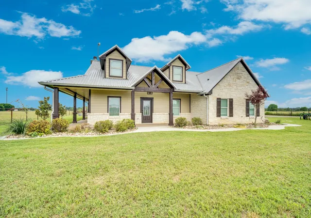 Photo 1 of Sale Pending at 61 Rockett Ln, Red Oak, TX 75154 | MLS# 21297961 | Listing updated on 2026-08-26