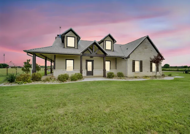 Photo 2 of Sale Pending at 61 Rockett Ln, Red Oak, TX 75154 | MLS# 21297961 | Listing updated on 2026-08-26